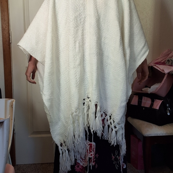 Shawl - Picture 4 of 8